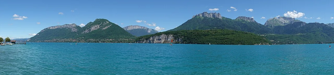 Le lac d’Annecy vu depuis le port de Saint-Jorioz